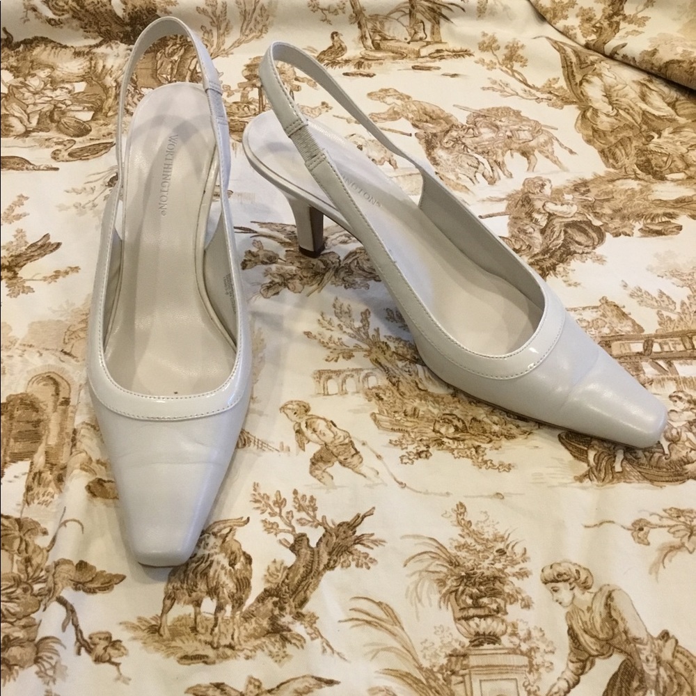 Lovely leather and patent trim slingback pump.